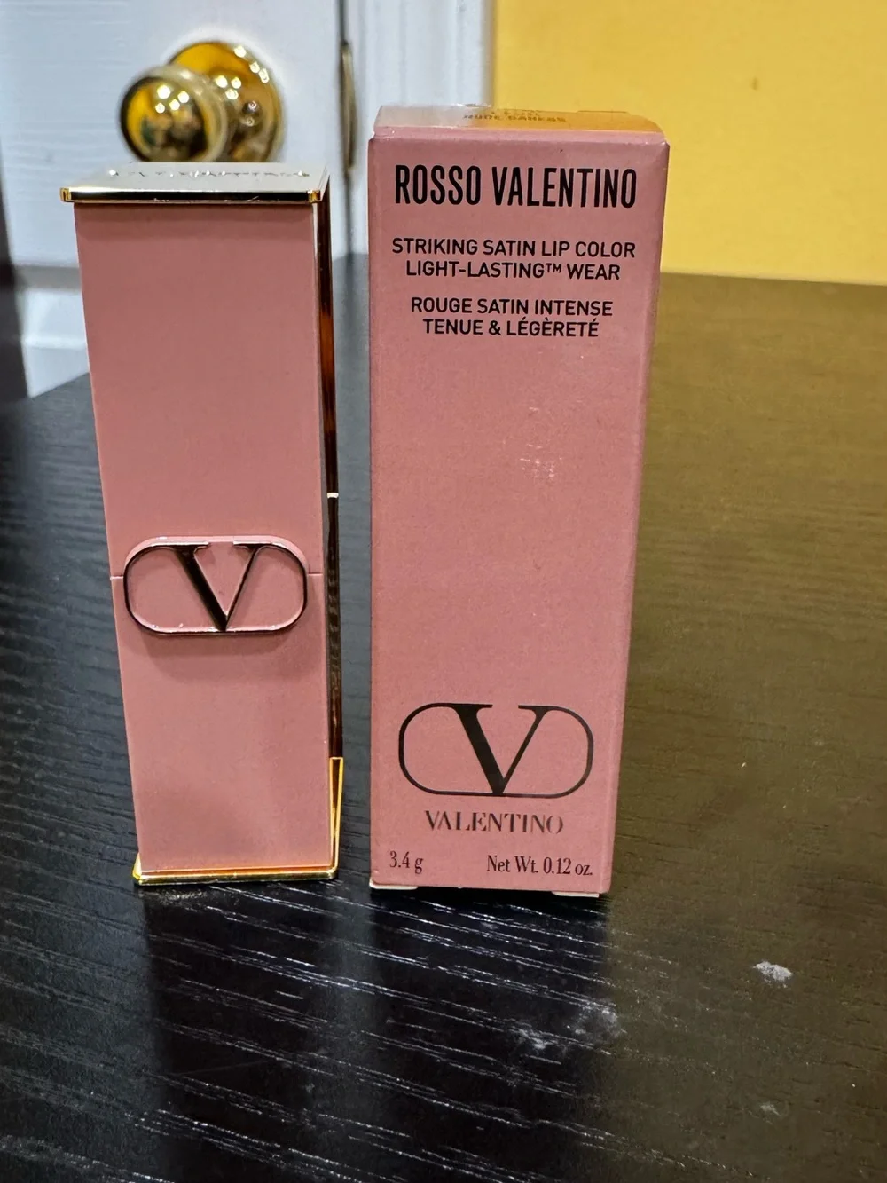 Valentino Rosso Valentino Satin Lipstick — 113R Nude Caress shade